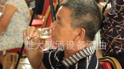 釀酒10年的老師傅說酒，用小型白酒設(shè)備釀酒多年才描述得如此準(zhǔn)確