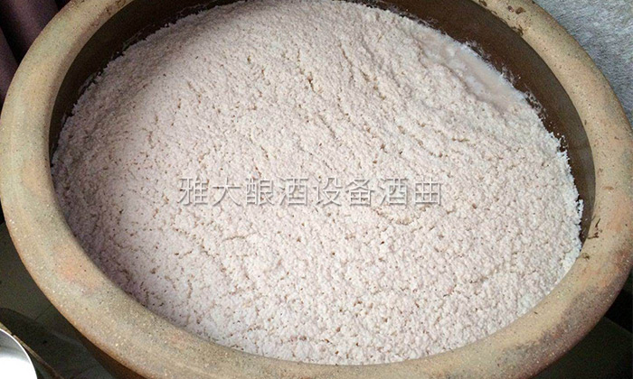 釀酒工藝-低度白酒是如何用白酒釀酒設(shè)備釀制的？4