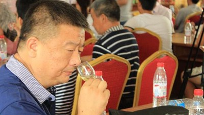 雅大釀酒設(shè)備釀酒師帶您認識白酒香氣，提高白酒嗅商。