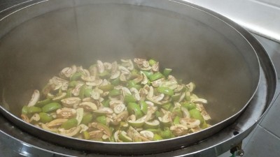 木瓜價(jià)格持續(xù)走低利潤(rùn)低？試試用烤酒設(shè)備將它們釀成酒吧！