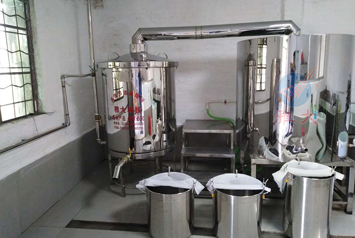 12-1712.7 70后企業(yè)家引進(jìn)不銹鋼釀酒設(shè)備釀酒，助推鄉(xiāng)村振興！