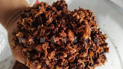用白酒蒸餾設(shè)備做固態(tài)酒升溫猛？只需發(fā)酵時(shí)加上它。
