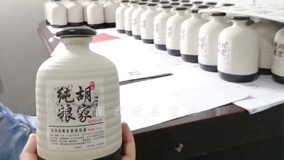 哪里有能釀出農(nóng)村土酒的小型酒廠釀酒設(shè)備？