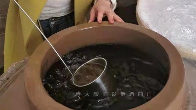 這種酒老酒鬼們都搶著存，是釀酒白酒設(shè)備釀造的正宗純糧酒