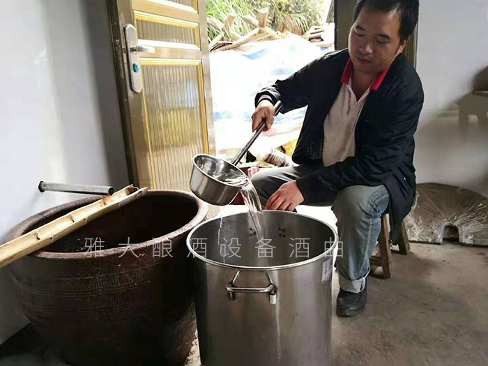 從廚師到釀酒師，用蒸餾釀酒設(shè)備釀出美酒，釀出紅火日子