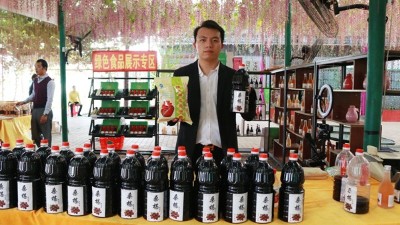 桑葚熟了，用果酒釀酒設(shè)備將它釀成酒營(yíng)養(yǎng)又健康